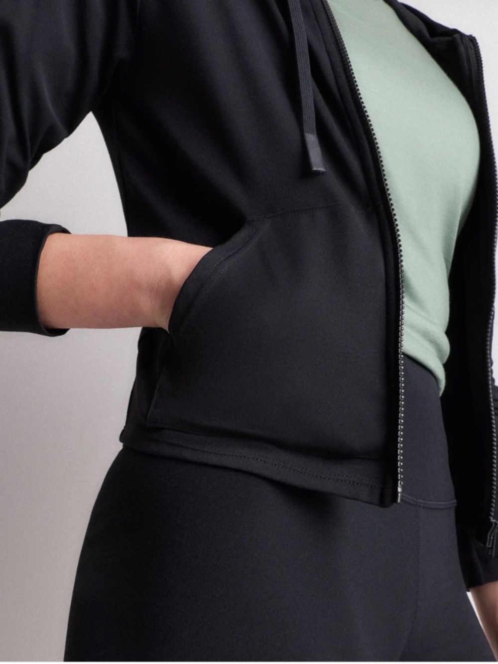 Quince Ultra-Form Hooded Crop Jacket Black S NWT - Picture 3 of 10